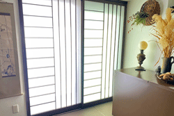 ���@��q������