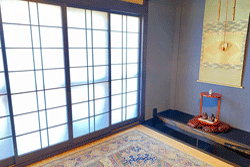 ������q��