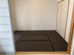 黒畳　栗色で統一の和紙畳