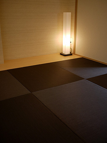 ���F����