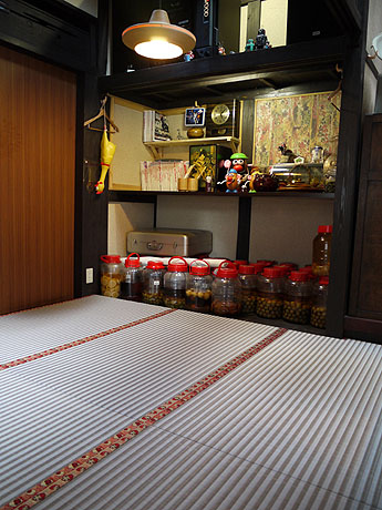 �����~�y