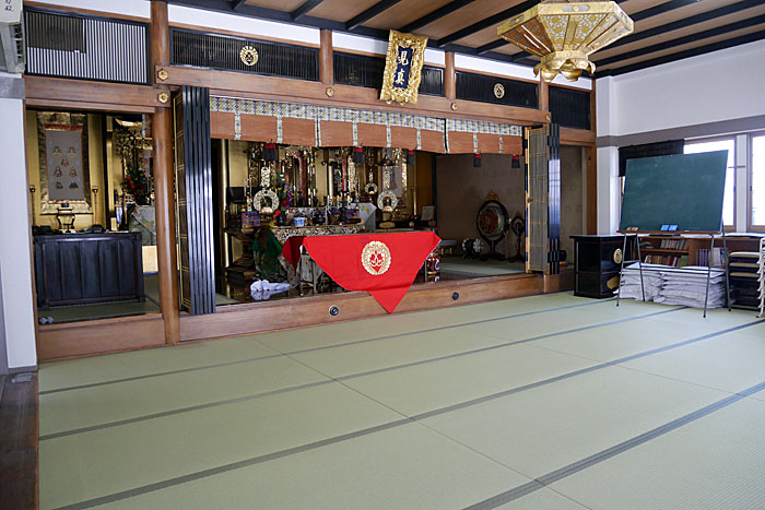 �����̏�𗠕Ԃ�