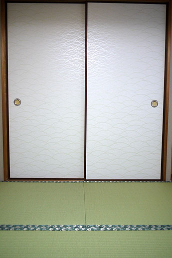 ���E��̒��ւ�