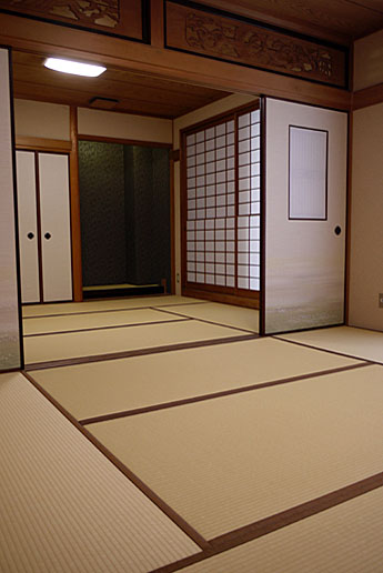 ���L��q�@����