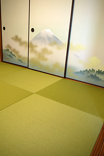 4���g������